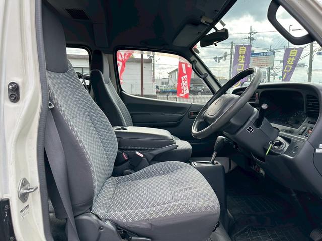 ハイエースコミューター スーパーロングDX ワンオーナー 福祉車両 車椅子2基 8人乗り バッテリー新品 ディーゼル(19枚目)