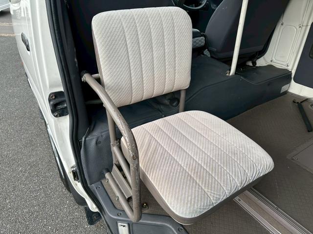 ハイエースコミューター スーパーロングDX ワンオーナー 福祉車両 車椅子2基 8人乗り バッテリー新品 ディーゼル(21枚目)