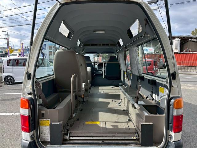ハイエースコミューター スーパーロングDX ワンオーナー 福祉車両 車椅子2基 8人乗り バッテリー新品 ディーゼル(23枚目)
