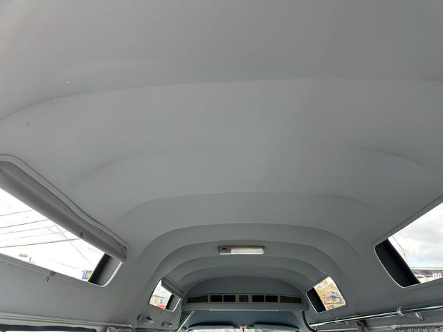 ハイエースコミューター スーパーロングDX ワンオーナー 福祉車両 車椅子2基 8人乗り バッテリー新品 ディーゼル(24枚目)