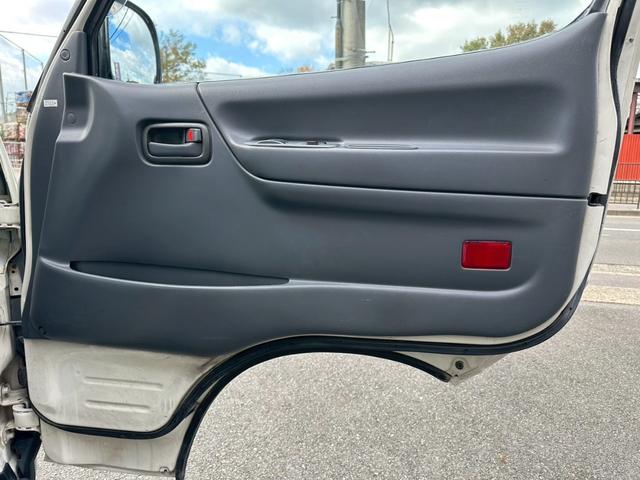 ハイエースコミューター スーパーロングDX ワンオーナー 福祉車両 車椅子2基 8人乗り バッテリー新品 ディーゼル(28枚目)