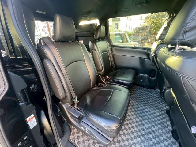 ヴォクシー ハイブリッドZS 煌 TRDエアロ 車高調 禁煙車 アルパインナビ 後席モニター 両側電動 レザー調シートカバー 衝突軽減 シートヒーター Bカメラ(26枚目)