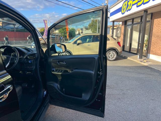 ヴォクシー ハイブリッドZS 煌 TRDエアロ 車高調 禁煙車 アルパインナビ 後席モニター 両側電動 レザー調シートカバー 衝突軽減 シートヒーター Bカメラ(29枚目)