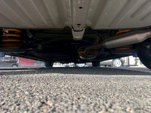 ヴォクシー ハイブリッドZS 煌 TRDエアロ 車高調 禁煙車 アルパインナビ 後席モニター 両側電動 レザー調シートカバー 衝突軽減 シートヒーター Bカメラ(54枚目)