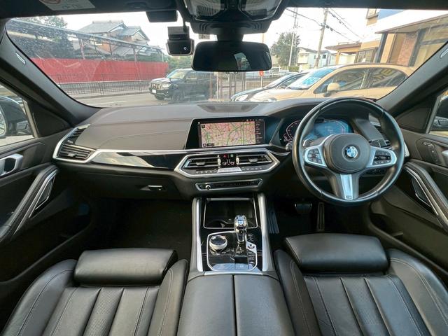 Ｘ６ ｘＤｒｉｖｅ　３５ｄ　Ｍスポーツ　スカイラウンジパノラマガラスルーフ／黒革シート／純正ＯＰ２２インチＡＷ／純正ナビ／全方位カメラ／ヘッドアップディスプレイ／シートヒーター／コンフォートアクセス／パワーバックドア（2枚目）