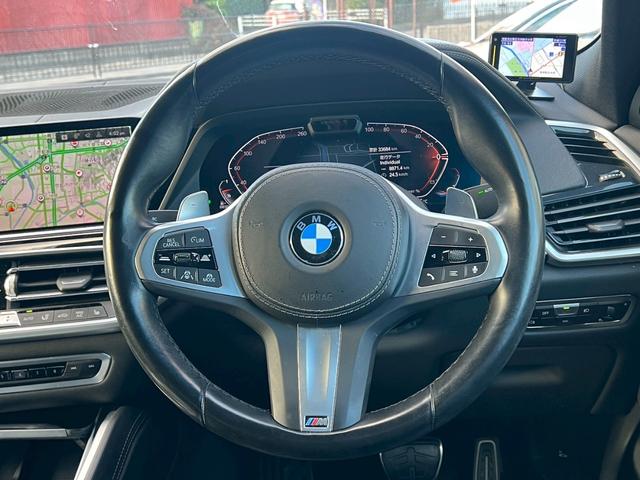 Ｘ６ ｘＤｒｉｖｅ　３５ｄ　Ｍスポーツ　スカイラウンジパノラマガラスルーフ／黒革シート／純正ＯＰ２２インチＡＷ／純正ナビ／全方位カメラ／ヘッドアップディスプレイ／シートヒーター／コンフォートアクセス／パワーバックドア（10枚目）