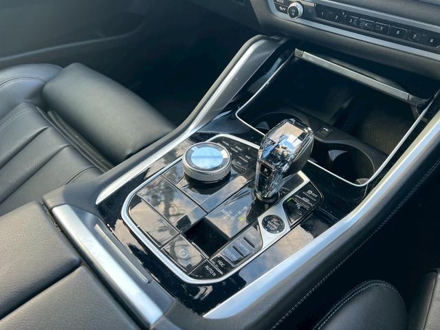 Ｘ６ ｘＤｒｉｖｅ　３５ｄ　Ｍスポーツ　スカイラウンジパノラマガラスルーフ／黒革シート／純正ＯＰ２２インチＡＷ／純正ナビ／全方位カメラ／ヘッドアップディスプレイ／シートヒーター／コンフォートアクセス／パワーバックドア（15枚目）