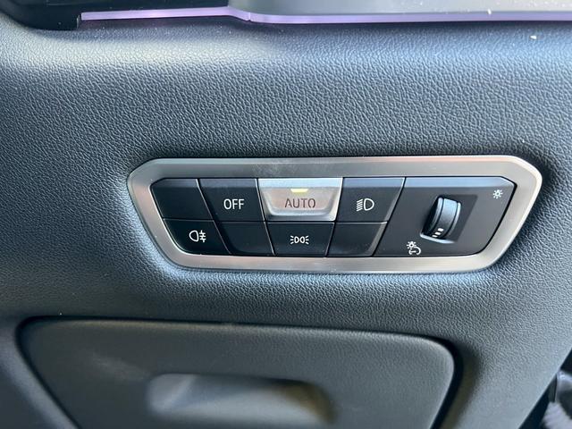 Ｘ６ ｘＤｒｉｖｅ　３５ｄ　Ｍスポーツ　スカイラウンジパノラマガラスルーフ／黒革シート／純正ＯＰ２２インチＡＷ／純正ナビ／全方位カメラ／ヘッドアップディスプレイ／シートヒーター／コンフォートアクセス／パワーバックドア（16枚目）