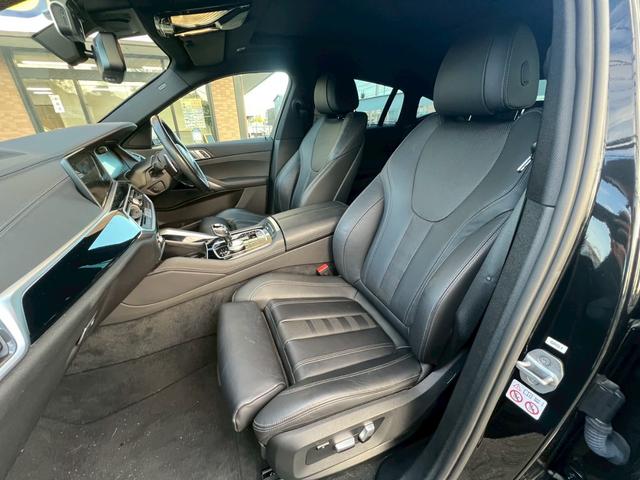 Ｘ６ ｘＤｒｉｖｅ　３５ｄ　Ｍスポーツ　スカイラウンジパノラマガラスルーフ／黒革シート／純正ＯＰ２２インチＡＷ／純正ナビ／全方位カメラ／ヘッドアップディスプレイ／シートヒーター／コンフォートアクセス／パワーバックドア（21枚目）