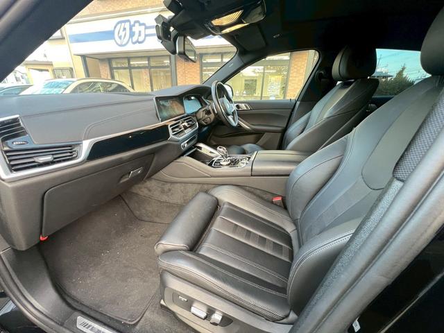 Ｘ６ ｘＤｒｉｖｅ　３５ｄ　Ｍスポーツ　スカイラウンジパノラマガラスルーフ／黒革シート／純正ＯＰ２２インチＡＷ／純正ナビ／全方位カメラ／ヘッドアップディスプレイ／シートヒーター／コンフォートアクセス／パワーバックドア（22枚目）