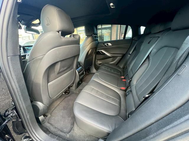 Ｘ６ ｘＤｒｉｖｅ　３５ｄ　Ｍスポーツ　スカイラウンジパノラマガラスルーフ／黒革シート／純正ＯＰ２２インチＡＷ／純正ナビ／全方位カメラ／ヘッドアップディスプレイ／シートヒーター／コンフォートアクセス／パワーバックドア（26枚目）
