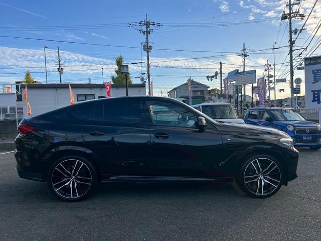 Ｘ６ ｘＤｒｉｖｅ　３５ｄ　Ｍスポーツ　スカイラウンジパノラマガラスルーフ／黒革シート／純正ＯＰ２２インチＡＷ／純正ナビ／全方位カメラ／ヘッドアップディスプレイ／シートヒーター／コンフォートアクセス／パワーバックドア（29枚目）