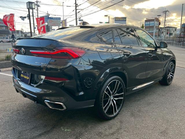 Ｘ６ ｘＤｒｉｖｅ　３５ｄ　Ｍスポーツ　スカイラウンジパノラマガラスルーフ／黒革シート／純正ＯＰ２２インチＡＷ／純正ナビ／全方位カメラ／ヘッドアップディスプレイ／シートヒーター／コンフォートアクセス／パワーバックドア（30枚目）