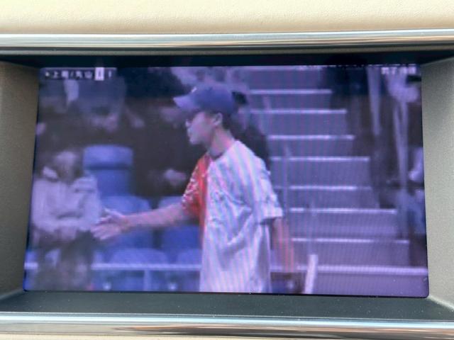 レンジローバーイヴォーク ピュア　４ＷＤ　パノラマガラスルーフ　レザーシート　パワーシート　パワーバックドア　オートクルーズ　純正ナビ（2枚目）