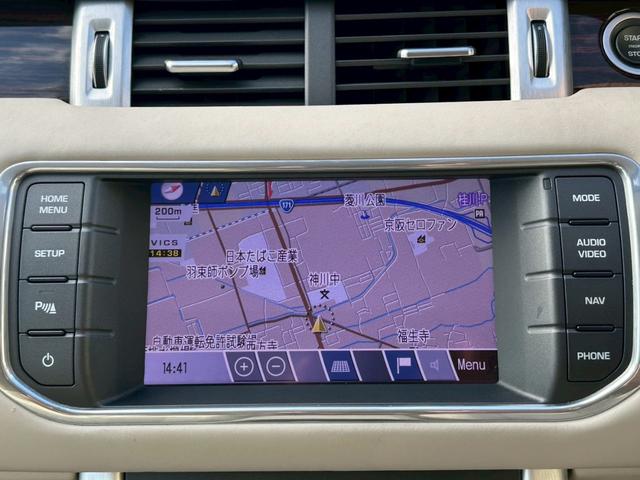 レンジローバーイヴォーク ピュア　４ＷＤ　パノラマガラスルーフ　レザーシート　パワーシート　パワーバックドア　オートクルーズ　純正ナビ（3枚目）