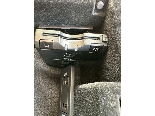 レンジローバーイヴォーク ピュア　４ＷＤ　パノラマガラスルーフ　レザーシート　パワーシート　パワーバックドア　オートクルーズ　純正ナビ（5枚目）