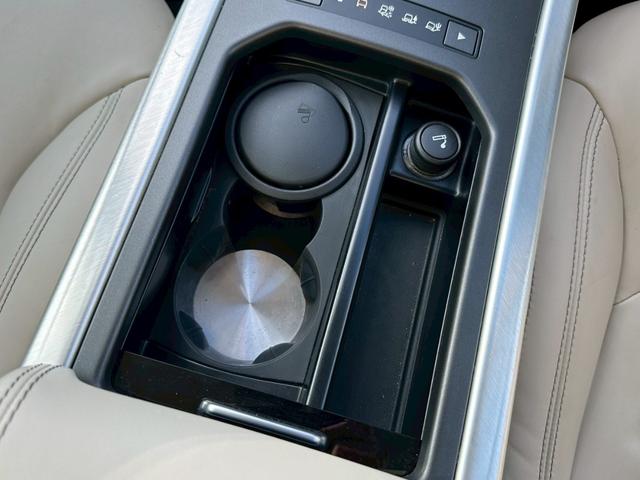 レンジローバーイヴォーク ピュア　４ＷＤ　パノラマガラスルーフ　レザーシート　パワーシート　パワーバックドア　オートクルーズ　純正ナビ（6枚目）