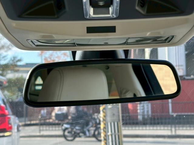 レンジローバーイヴォーク ピュア　４ＷＤ　パノラマガラスルーフ　レザーシート　パワーシート　パワーバックドア　オートクルーズ　純正ナビ（11枚目）