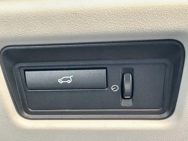 レンジローバーイヴォーク ピュア　４ＷＤ　パノラマガラスルーフ　レザーシート　パワーシート　パワーバックドア　オートクルーズ　純正ナビ（14枚目）
