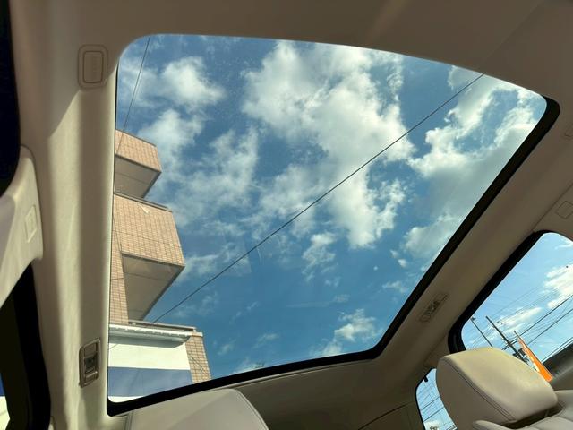 レンジローバーイヴォーク ピュア　４ＷＤ　パノラマガラスルーフ　レザーシート　パワーシート　パワーバックドア　オートクルーズ　純正ナビ（18枚目）