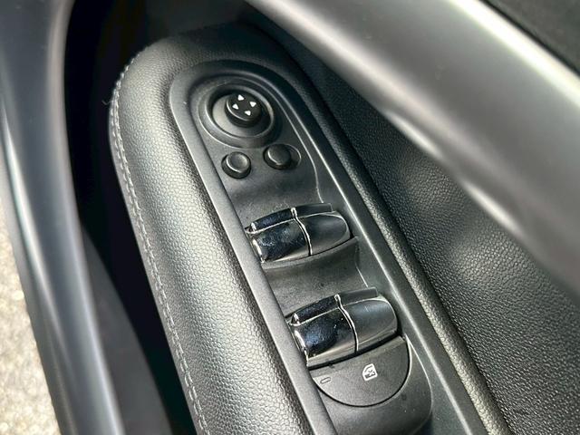 ＭＩＮＩ クーパーＳ　クロスオーバー　社外ナビ　シートヒーター　ワンセグＴＶ　バックカメラ（7枚目）
