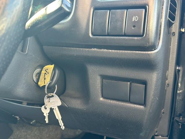 ジムニー ＸＧ　３インチアップ　異色全塗装　社外ナビ　ＥＴＣ（5枚目）