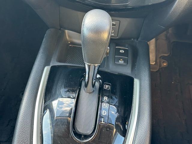 エクストレイル ２０Ｘｉ　ワンオーナー　プロパイロット　全方位カメラ　ブラインドスポットモニター　パーキングアシスト　純正ナビ　フルセグＴＶ（9枚目）