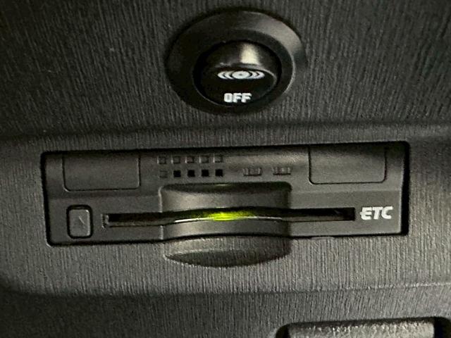 プリウス Ｓ　１オーナー　禁煙車　純正ナビ　レザーシートカバー　検Ｒ９／３　内装ウッドパネル　コーナーセンサー　ＥＴＣ　Ｂカメラ（6枚目）