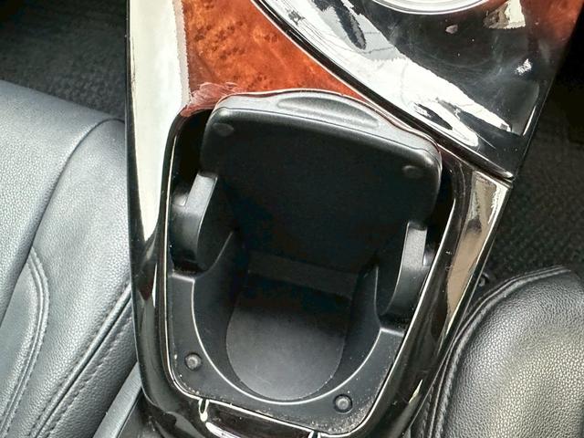 プリウス Ｓ　１オーナー　禁煙車　純正ナビ　レザーシートカバー　検Ｒ９／３　内装ウッドパネル　コーナーセンサー　ＥＴＣ　Ｂカメラ（18枚目）