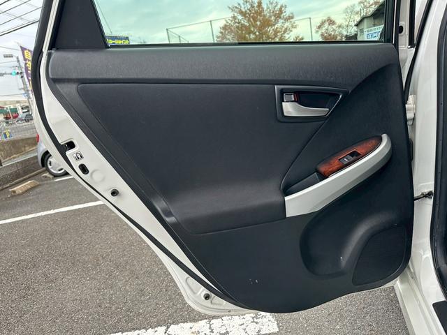 プリウス Ｓ　１オーナー　禁煙車　純正ナビ　レザーシートカバー　検Ｒ９／３　内装ウッドパネル　コーナーセンサー　ＥＴＣ　Ｂカメラ（37枚目）