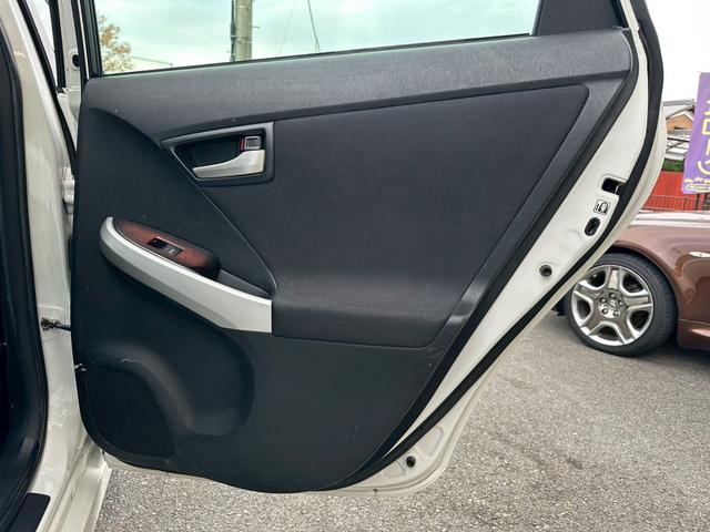 プリウス Ｓ　１オーナー　禁煙車　純正ナビ　レザーシートカバー　検Ｒ９／３　内装ウッドパネル　コーナーセンサー　ＥＴＣ　Ｂカメラ（38枚目）