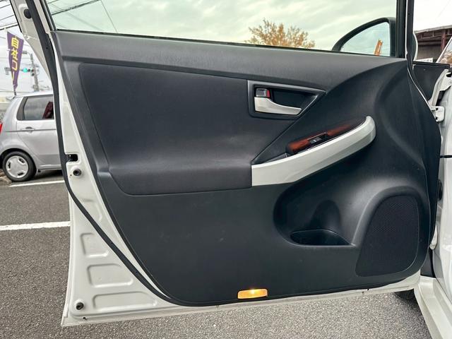 プリウス Ｓ　１オーナー　禁煙車　純正ナビ　レザーシートカバー　検Ｒ９／３　内装ウッドパネル　コーナーセンサー　ＥＴＣ　Ｂカメラ（39枚目）