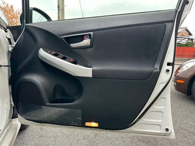 プリウス Ｓ　１オーナー　禁煙車　純正ナビ　レザーシートカバー　検Ｒ９／３　内装ウッドパネル　コーナーセンサー　ＥＴＣ　Ｂカメラ（40枚目）