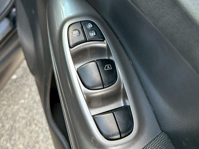 ジューク 15RX タイプV 17インチAW 純正ナビ ワンオーナー 禁煙車(8枚目)