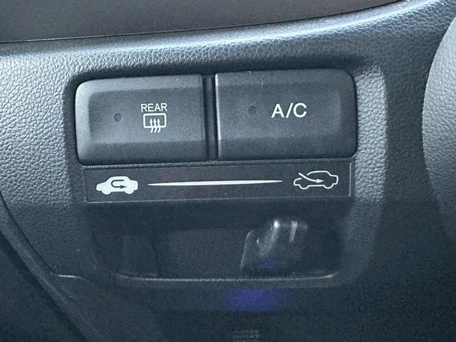 フィット Ｇスマートセレクション　禁煙車　純正ナビ　社外アルミ　ワンセグＴＶ　Ｂカメラ　ＥＴＣ　ＣＤ　ＤＶＤ　自社　ローン（5枚目）