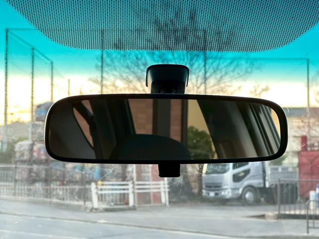 フィット Ｇスマートセレクション　禁煙車　純正ナビ　社外アルミ　ワンセグＴＶ　Ｂカメラ　ＥＴＣ　ＣＤ　ＤＶＤ　自社　ローン（12枚目）