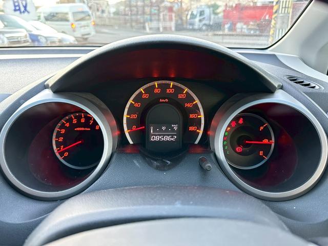 フィット Ｇスマートセレクション　禁煙車　純正ナビ　社外アルミ　ワンセグＴＶ　Ｂカメラ　ＥＴＣ　ＣＤ　ＤＶＤ　自社　ローン（13枚目）