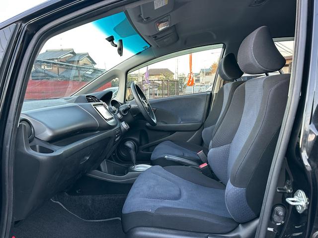 フィット Ｇスマートセレクション　禁煙車　純正ナビ　社外アルミ　ワンセグＴＶ　Ｂカメラ　ＥＴＣ　ＣＤ　ＤＶＤ　自社　ローン（18枚目）