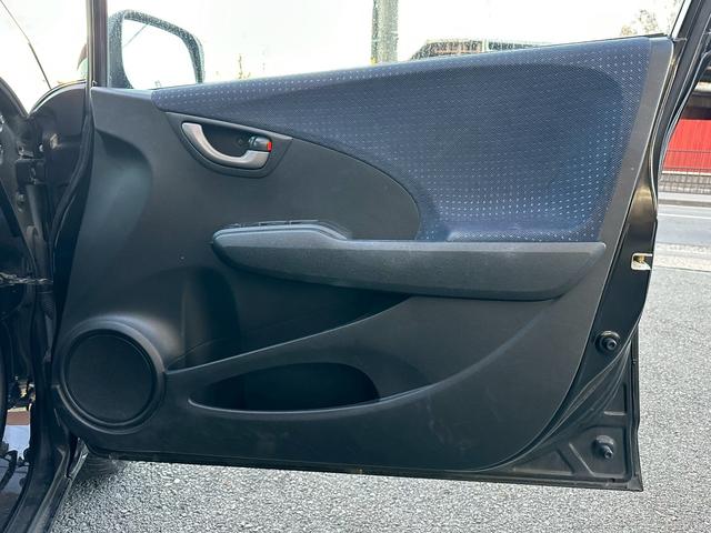 フィット Ｇスマートセレクション　禁煙車　純正ナビ　社外アルミ　ワンセグＴＶ　Ｂカメラ　ＥＴＣ　ＣＤ　ＤＶＤ　自社　ローン（40枚目）