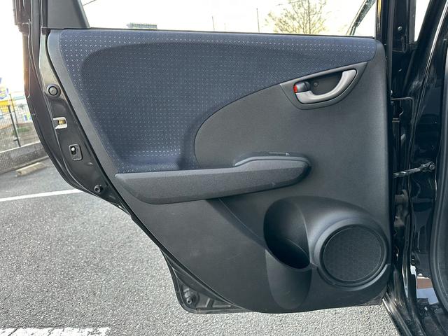 フィット Ｇスマートセレクション　禁煙車　純正ナビ　社外アルミ　ワンセグＴＶ　Ｂカメラ　ＥＴＣ　ＣＤ　ＤＶＤ　自社　ローン（41枚目）