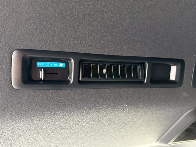 ハイエースバン スーパーGL ダークプライムII モデリスタ ヘッドレストモニター ベッド 社外スピーカー ワンオーナー 禁煙 ユーザー買取 社外AW(16枚目)