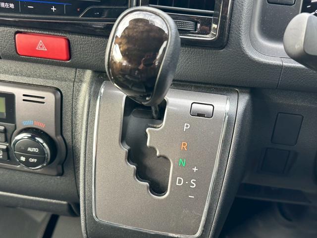 ハイエースバン スーパーGL ダークプライムII モデリスタ ヘッドレストモニター ベッド 社外スピーカー ワンオーナー 禁煙 ユーザー買取 社外AW(17枚目)