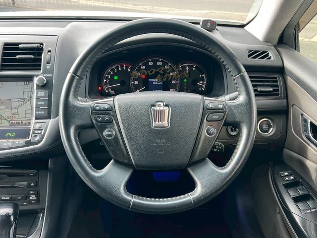 クラウン ２．５アスリート　ナビパッケージ　禁煙車　純正ナビ　Ｂｌｕｅｔｏｏｔｈ　パワーシートバックカメラ　ＥＴＣ　ＢＬＩＴＺ車高調　電動格納ミラー（9枚目）