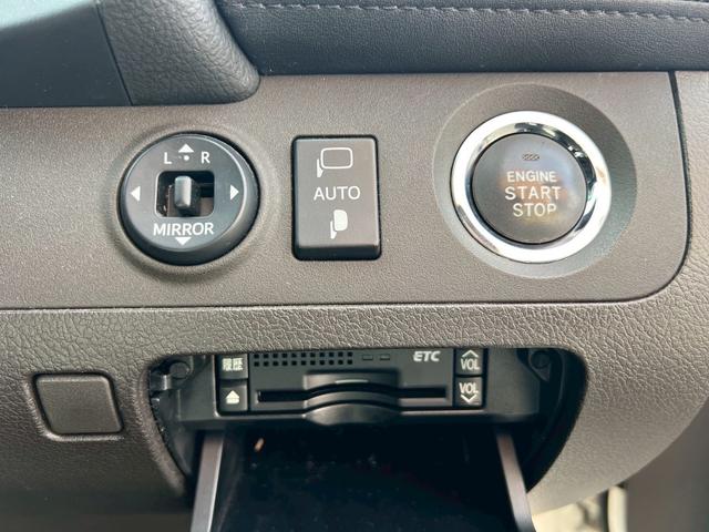 クラウン ２．５アスリート　ナビパッケージ　禁煙車　純正ナビ　Ｂｌｕｅｔｏｏｔｈ　パワーシートバックカメラ　ＥＴＣ　ＢＬＩＴＺ車高調　電動格納ミラー（13枚目）