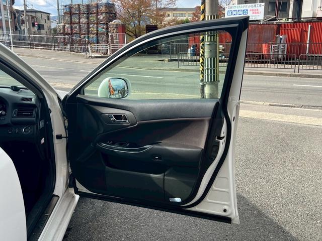 クラウン ２．５アスリート　ナビパッケージ　禁煙車　純正ナビ　Ｂｌｕｅｔｏｏｔｈ　パワーシートバックカメラ　ＥＴＣ　ＢＬＩＴＺ車高調　電動格納ミラー（15枚目）