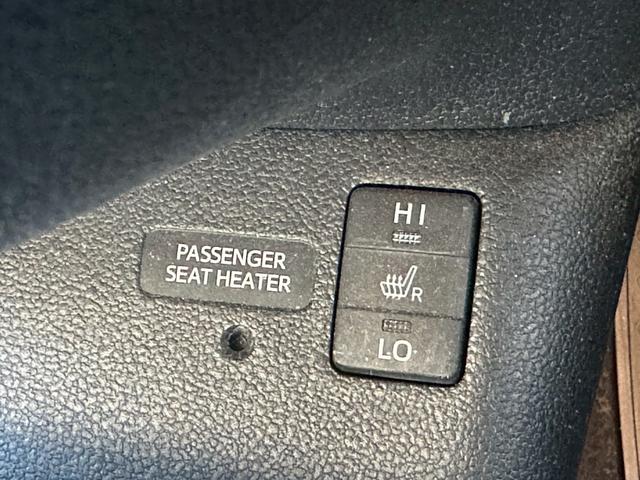 プリウス Ａツーリングセレクション　黒合皮シート／純正９インチＳＤナビ・地デジＴＶ／電動コーナーポール／バックモニター／ヘッドアップディスプレイ／純正１７インチＡＷ／純正ビルトインＥＴＣ／スマートキー（11枚目）