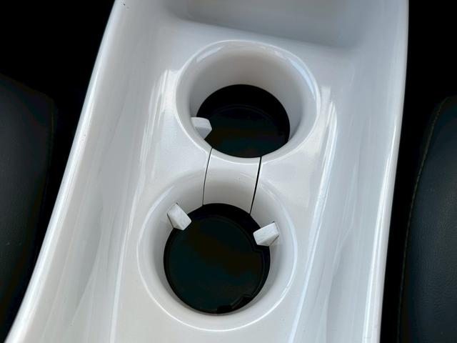 プリウス Ａツーリングセレクション　黒合皮シート／純正９インチＳＤナビ・地デジＴＶ／電動コーナーポール／バックモニター／ヘッドアップディスプレイ／純正１７インチＡＷ／純正ビルトインＥＴＣ／スマートキー（12枚目）