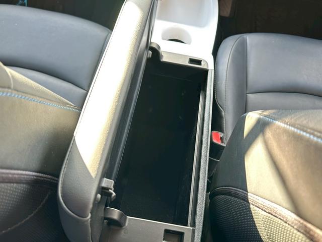 プリウス Ａツーリングセレクション　黒合皮シート／純正９インチＳＤナビ・地デジＴＶ／電動コーナーポール／バックモニター／ヘッドアップディスプレイ／純正１７インチＡＷ／純正ビルトインＥＴＣ／スマートキー（15枚目）