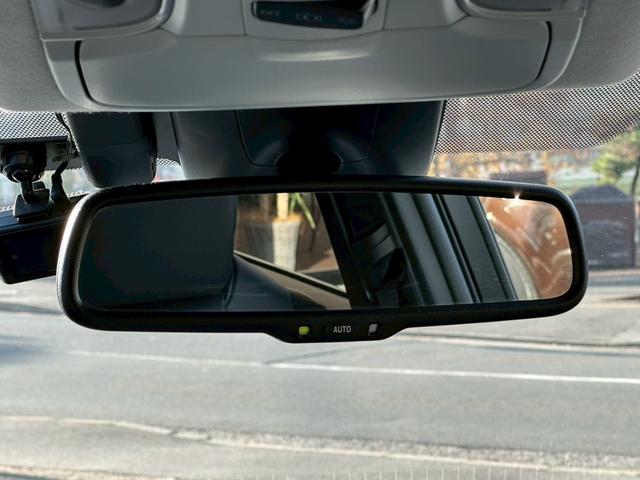 プリウス Ａツーリングセレクション　黒合皮シート／純正９インチＳＤナビ・地デジＴＶ／電動コーナーポール／バックモニター／ヘッドアップディスプレイ／純正１７インチＡＷ／純正ビルトインＥＴＣ／スマートキー（19枚目）