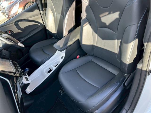 プリウス Ａツーリングセレクション　黒合皮シート／純正９インチＳＤナビ・地デジＴＶ／電動コーナーポール／バックモニター／ヘッドアップディスプレイ／純正１７インチＡＷ／純正ビルトインＥＴＣ／スマートキー（21枚目）